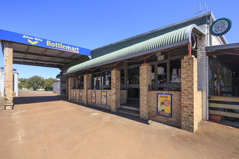 Walpole Hotel Motel - Queensland Tourism 2
