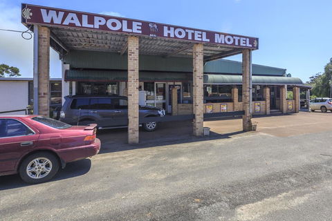 Walpole Hotel Motel - Queensland Tourism 1