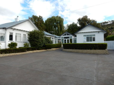 Walton House Bed & Breakfast - QLD Tourism 0