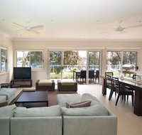 Wangi Lakehouse - renovated Lake Macquarie lakefront Location - QLD Tourism