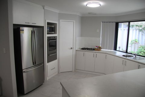 Warnbro Beach Family Accommodation - Queensland Tourism 1