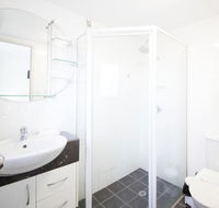 Warringa Surf Holiday Apartments - Queensland Tourism
