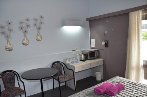 Warwick Motor Inn - Queensland Tourism 3