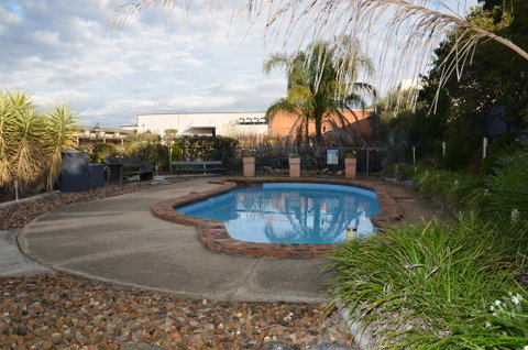 Warwick Motor Inn - Queensland Tourism 1