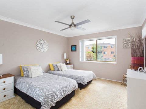 Waterfront At Point Road - QLD Tourism 3