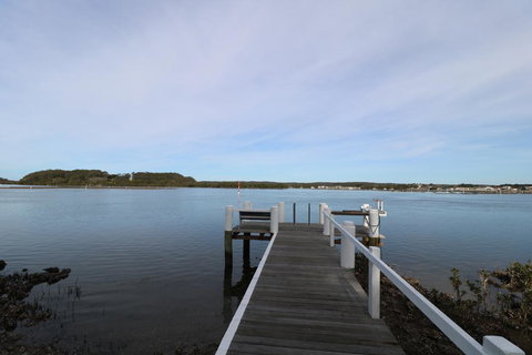 Waterfront Cottages - QLD Tourism 3