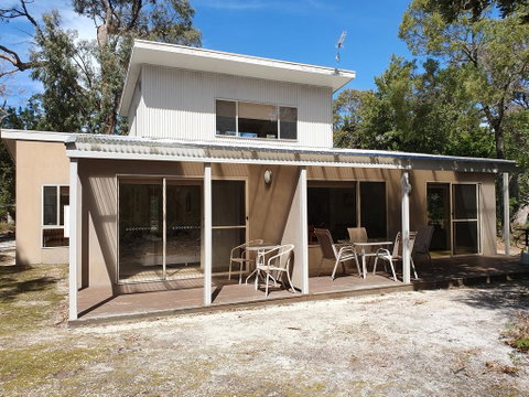 Waterfront Retreat At Wattle Point - QLD Tourism 1