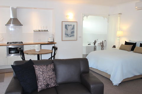 Amelina Cottages - Queensland Tourism 25