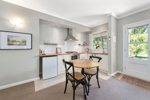 Amelina Cottages - Queensland Tourism 11