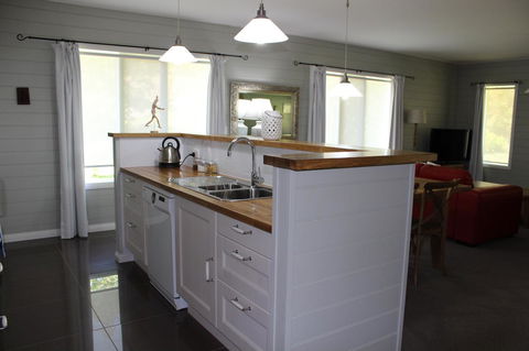 Amelina Cottages - Queensland Tourism 31