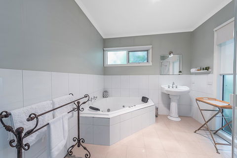 Amelina Cottages - Queensland Tourism 8