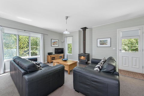 Amelina Cottages - Queensland Tourism 1