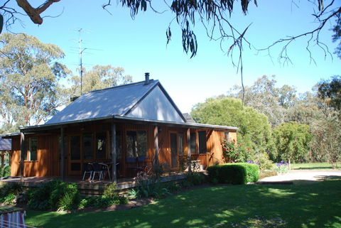 Bluegum Ridge Cottages - Queensland Tourism 0