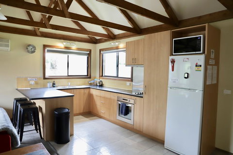 Red Ceder Cottage - Great Ocean Road - Port Campbell - QLD Tourism 11