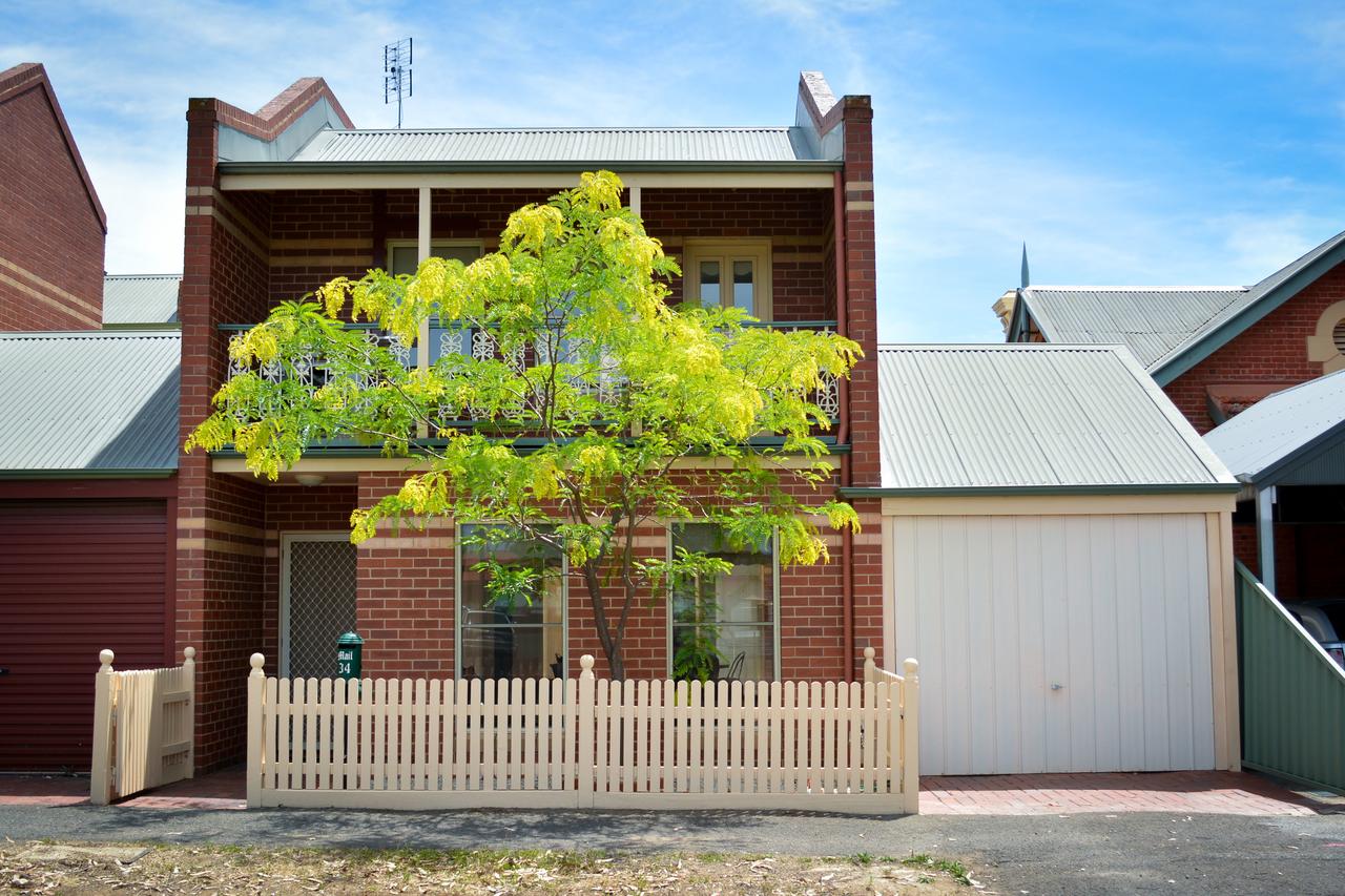 Quarry Hill VIC QLD Tourism