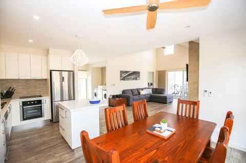 Amber Mist Villa Two - QLD Tourism 15