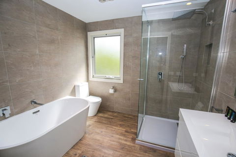 Amber Mist Villa Two - QLD Tourism 3