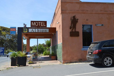 The Albion Motel Castlemaine - QLD Tourism 6