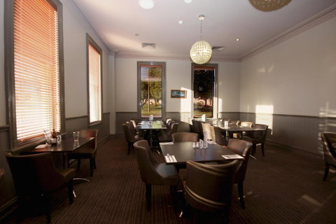 Mitchell River Tavern - QLD Tourism 7