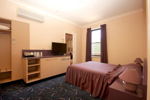 Mitchell River Tavern - QLD Tourism 33