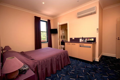 Mitchell River Tavern - QLD Tourism 21