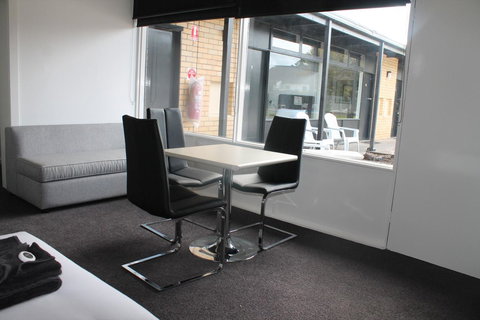 Rochester Motel - QLD Tourism 8