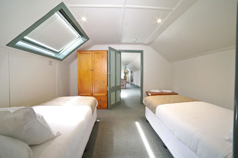 Ballarat Station Apartments - QLD Tourism 12