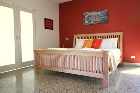 3 Bells Alpine Cottage - QLD Tourism 3