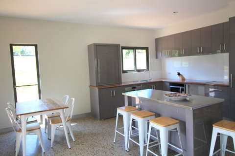 3 Bells Alpine Cottage - QLD Tourism 13