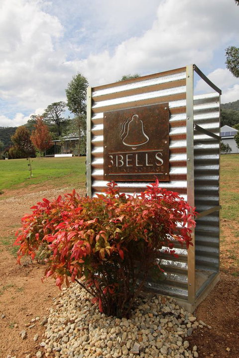 3 Bells Alpine Cottage - QLD Tourism 12