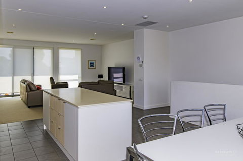 Torquay Golf Retreats - Pool, Beach, Tennis, Golf - QLD Tourism 3