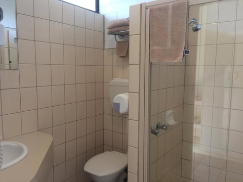 Ambassador Motor Inn - QLD Tourism 9