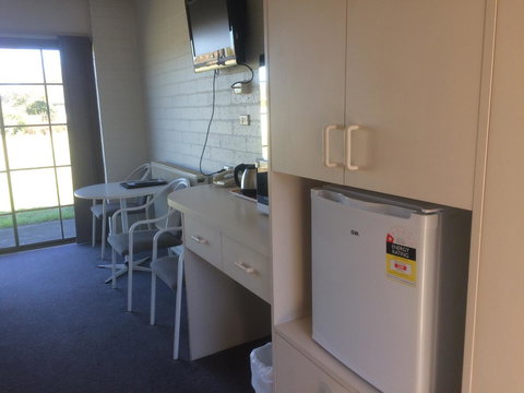 Ambassador Motor Inn - QLD Tourism 8