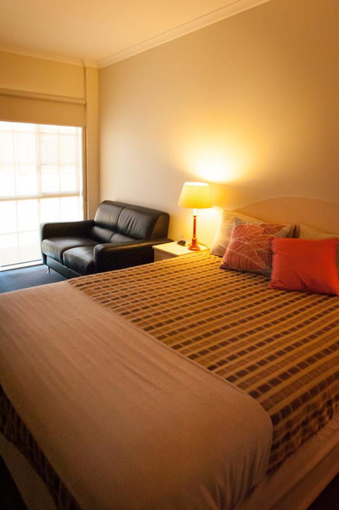 Ambassador Motor Inn - QLD Tourism 34