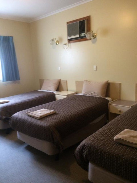 Ambassador Motor Inn - QLD Tourism 25