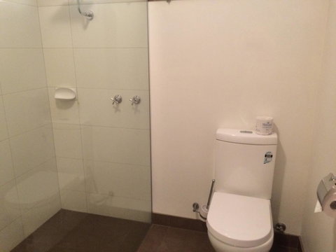 Ambassador Motor Inn - QLD Tourism 18