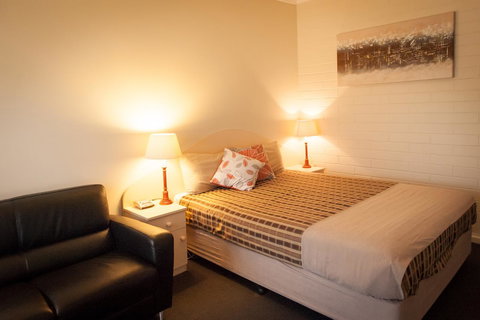 Ambassador Motor Inn - QLD Tourism 33