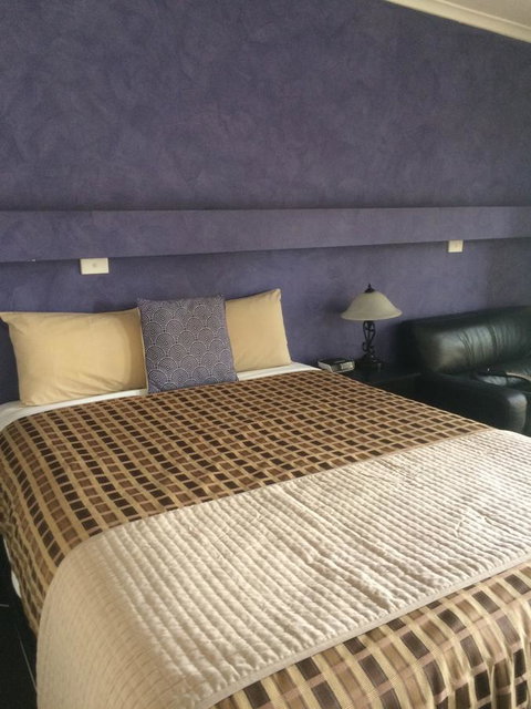 Ambassador Motor Inn - QLD Tourism 30