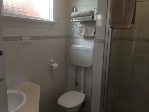 Ambassador Motor Inn - QLD Tourism 14