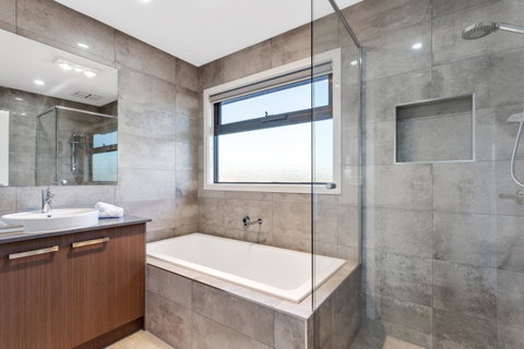 Biggs Villas Melbourne - QLD Tourism 10