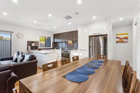 Biggs Villas Melbourne - QLD Tourism 17