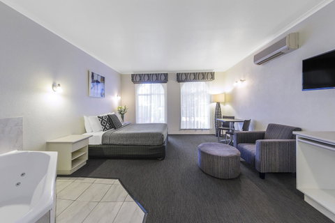 Cathedral Motor Inn - QLD Tourism 19