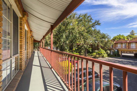 Cathedral Motor Inn - QLD Tourism 6