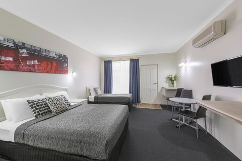 Cathedral Motor Inn - QLD Tourism 15