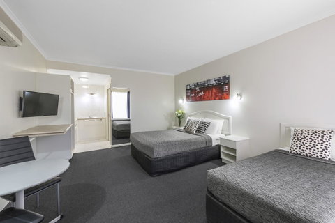 Cathedral Motor Inn - QLD Tourism 16