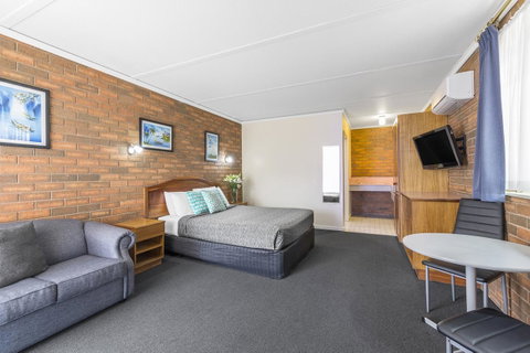 Cathedral Motor Inn - QLD Tourism 20