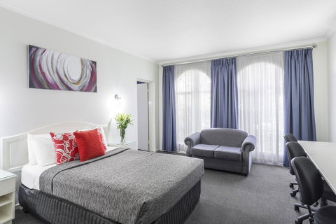 Cathedral Motor Inn - QLD Tourism 12