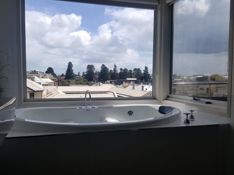 104 On Merri Apartments - QLD Tourism 22