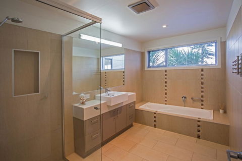 Saltwater Breeze Retreat - Queensland Tourism 19