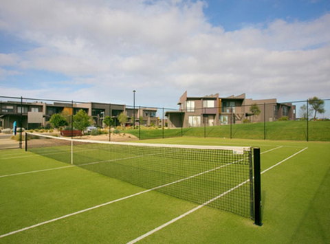 Stylish 3 Bedroom Townhouse - Free Parking - QLD Tourism 25